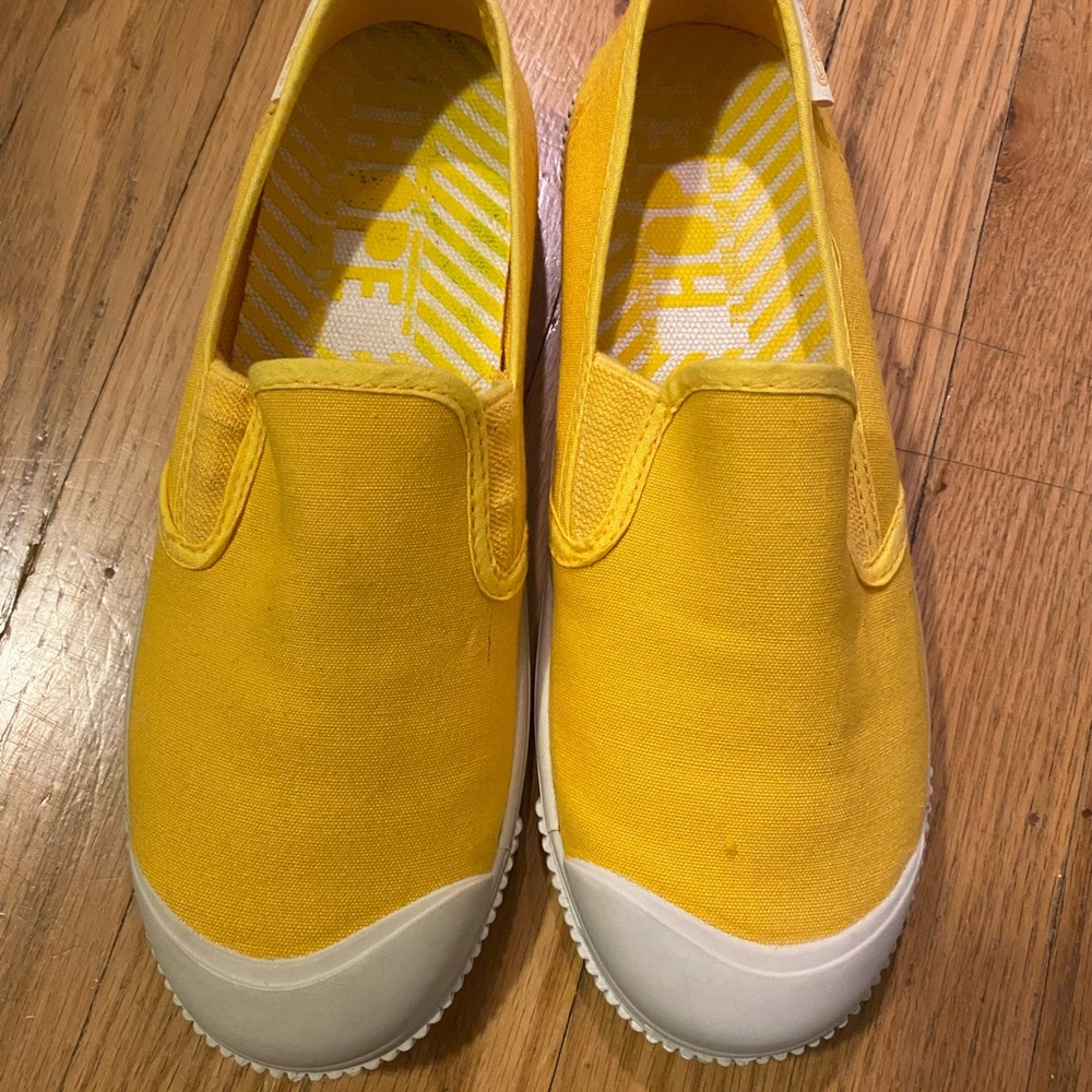 Keen 100%Vulcanized Rubber Yellow Slip-on sneaker Women’s size US 6